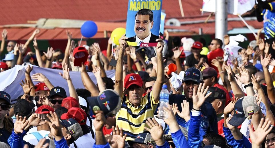    Митинг сторонников президента Венесуэлы Николаса Мадуро, Каракас, 25 июля 2024 года. Li Muzi / Global Look Press