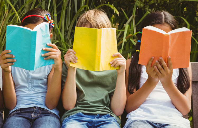 Чтение книг на Крыше - цикл для родителей с детьми, которое проходит на свежем воздухе в уютной обстановке. Фото из Интернета