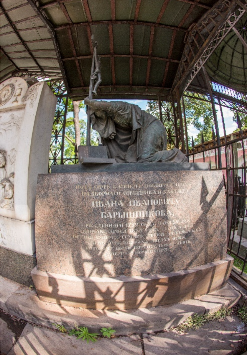 Фотографии надгробий до реставрации. Фото из актов экспертизы