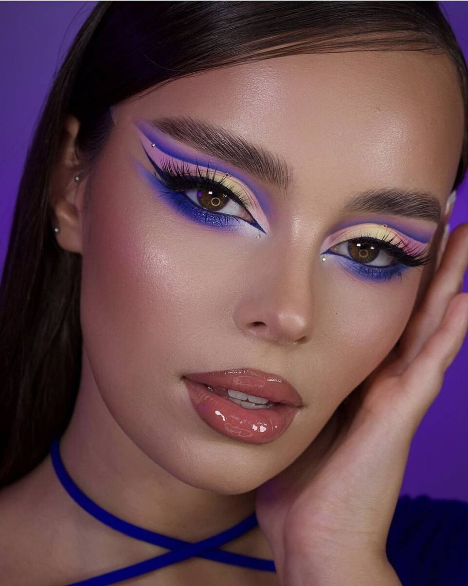 Пример техники макияжа cut-crease