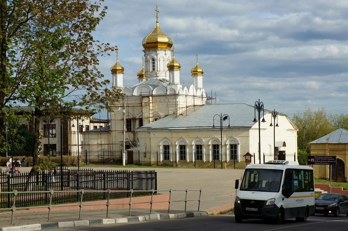 В соборе продолжается реставрация, в интерьере остались контуры фрески, которые всё еще можно осмотреть. Фото: Сергей Максимов / Яндекс Карты