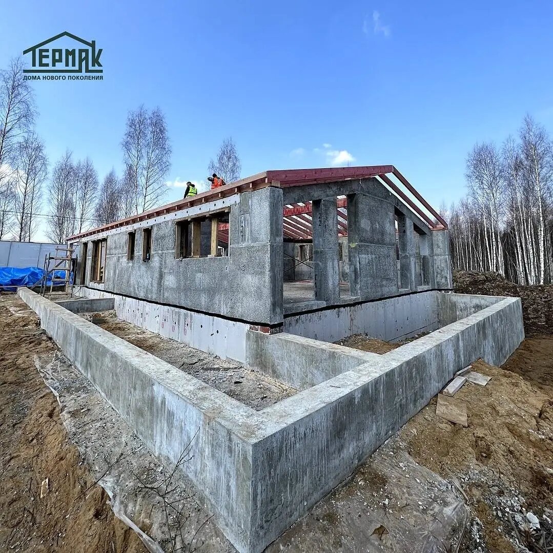 Практически готовый дом на участке