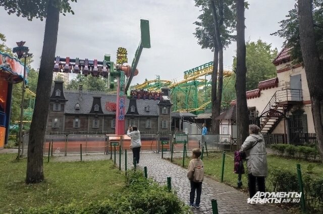    Пермяки привыкли к тому, что в центре города можно прокатиться на аттракционах. Фото:  АиФ/ Ирина Вервильская