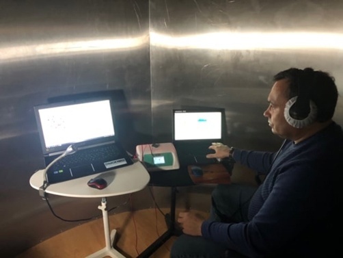 Рисунок 1. Исследователь С. В. Иванчук в «Зеркалах MG» при исследовании в период зимнего солнцестояния, 2019.