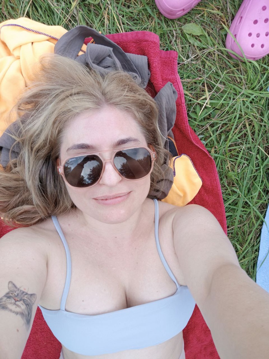 Лежу, гляжу