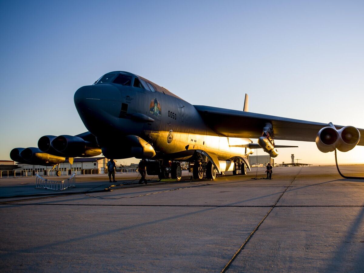    Стратегический бомбардировщик ВВС США B-52H Stratofortress во время испытаний прототипа гиперзвуковой ракеты в Южной Калифорнии© Фото : Air Force / Giancarlo Casem