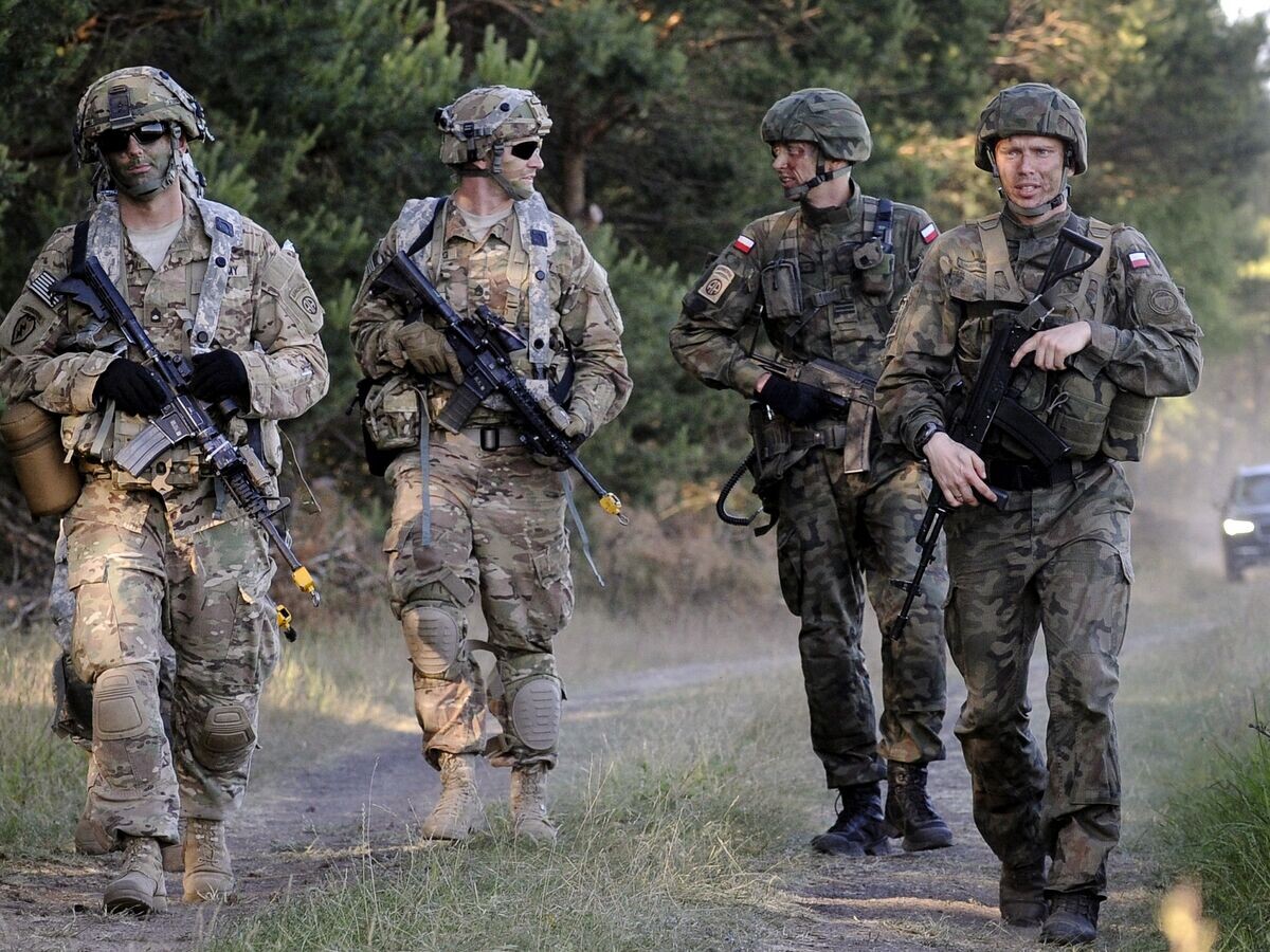    Американские военные и польские военнослужащие в Польше© AP Photo / Alik Keplicz, file