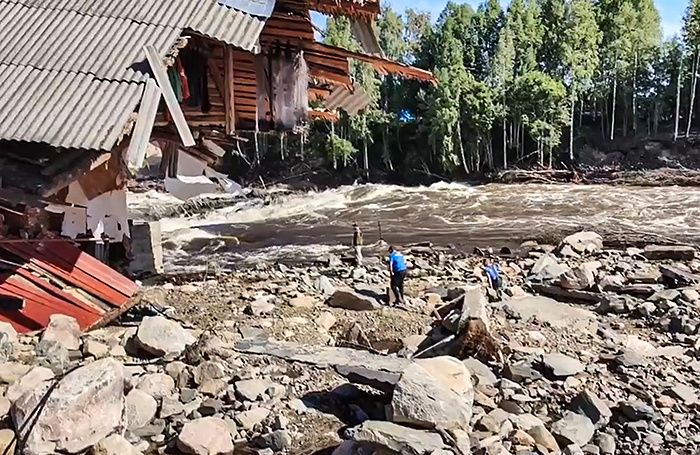    Последствия размытия временной перемычки между двумя шлюзами на Беломорско-Балтийском канале. Снимок с видео. Максимально возможное качество. ГУ МЧС России по Республике Карелия/ТАСС