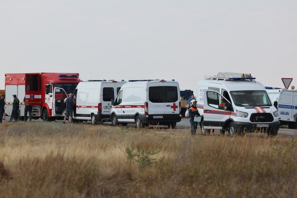    На месте крушения поезда работали десятки бригад медиков.