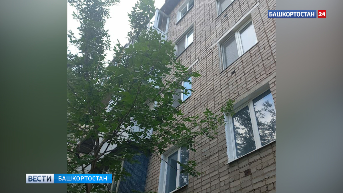    В уфимской Деме 2-летний мальчик выпал из окна пятого этажа
