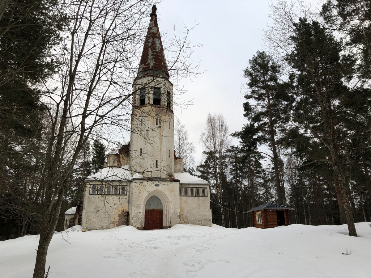 Кирха снаружи и изнутри