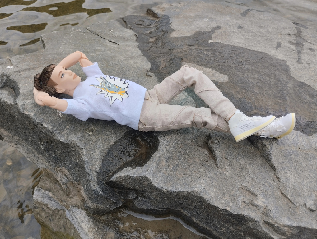 А парень просто наслаждался свежим воздухом