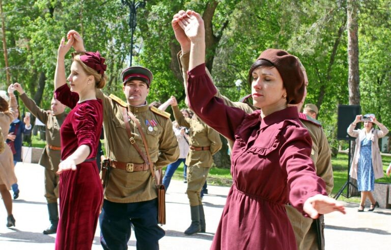    Наденьте платья и костюмы. Оренбуржцев приглашают научиться танцевать вальс Андрей Севостьянов