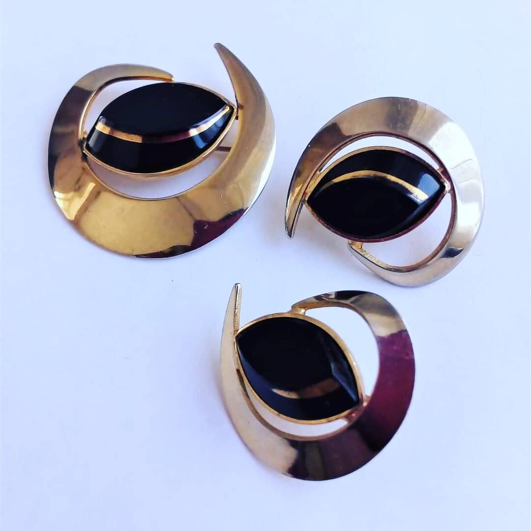 Фото комплекта- брошь и клипсы- представленного продавцом