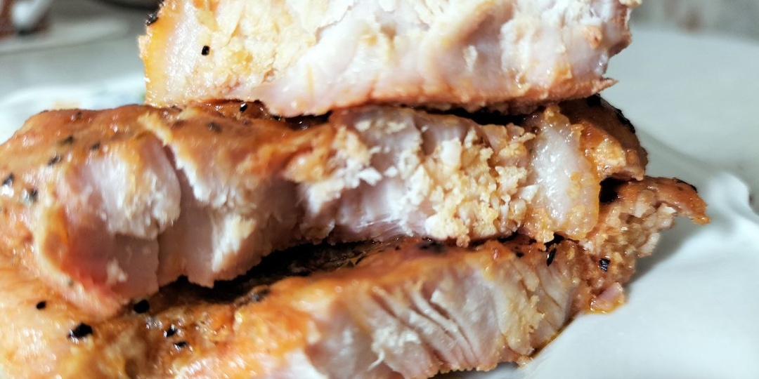 Сочное мясо с румяной корочкой - стейк из свинины на кости в духовке в фольге