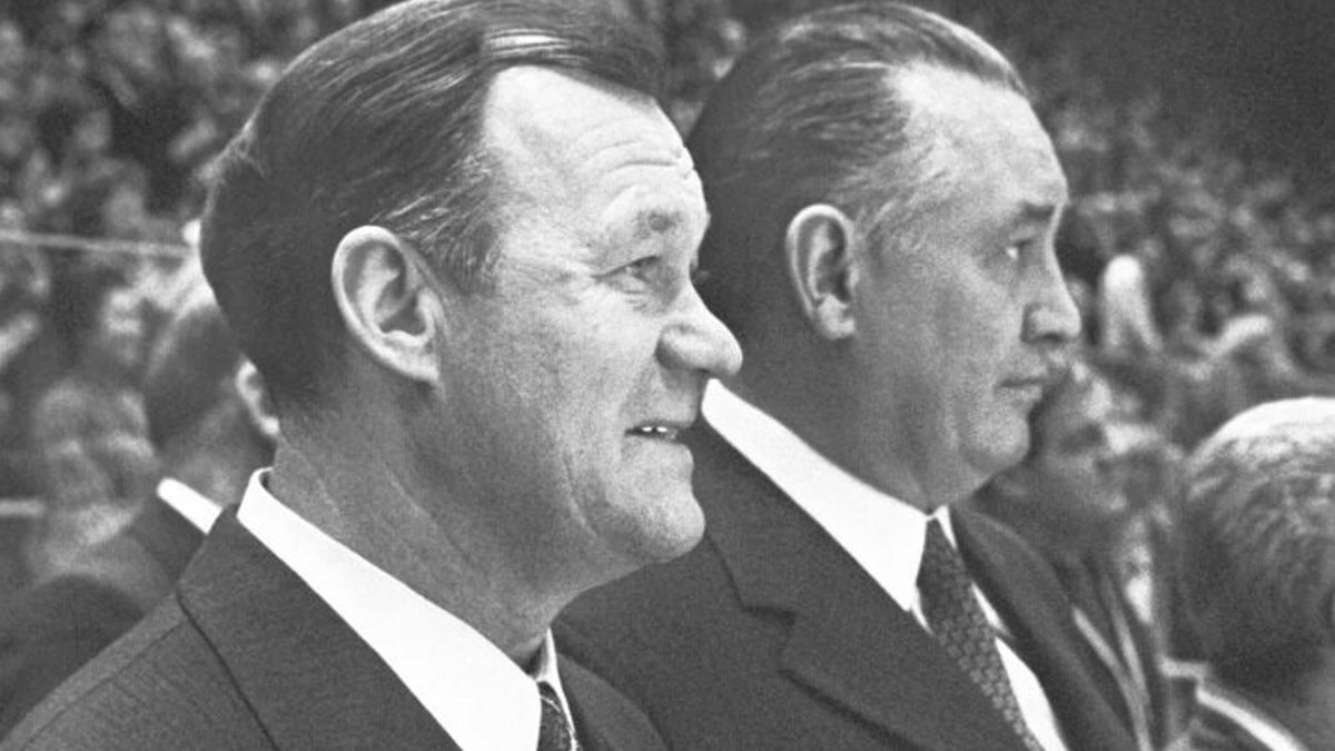 Советские тренеры В. Бобров и Б. Кулагин