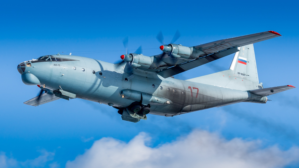 АН-12