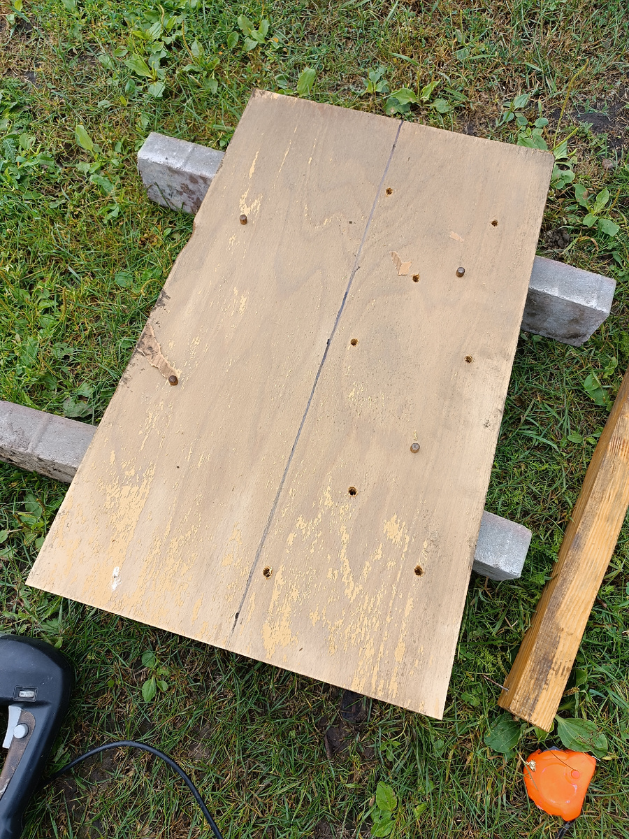 Стенки бывшей тумбы