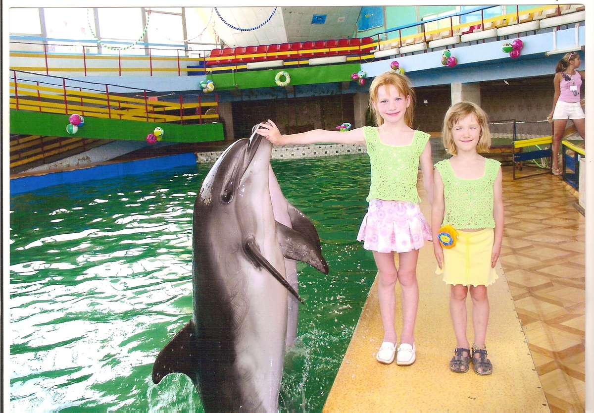 Мои старшие дети Аня и Лена. Севастополь, примерно 2005 год