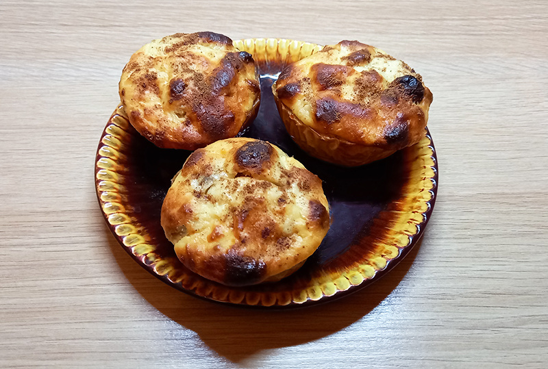 Яблоки, запеченные с творогом и изюмом