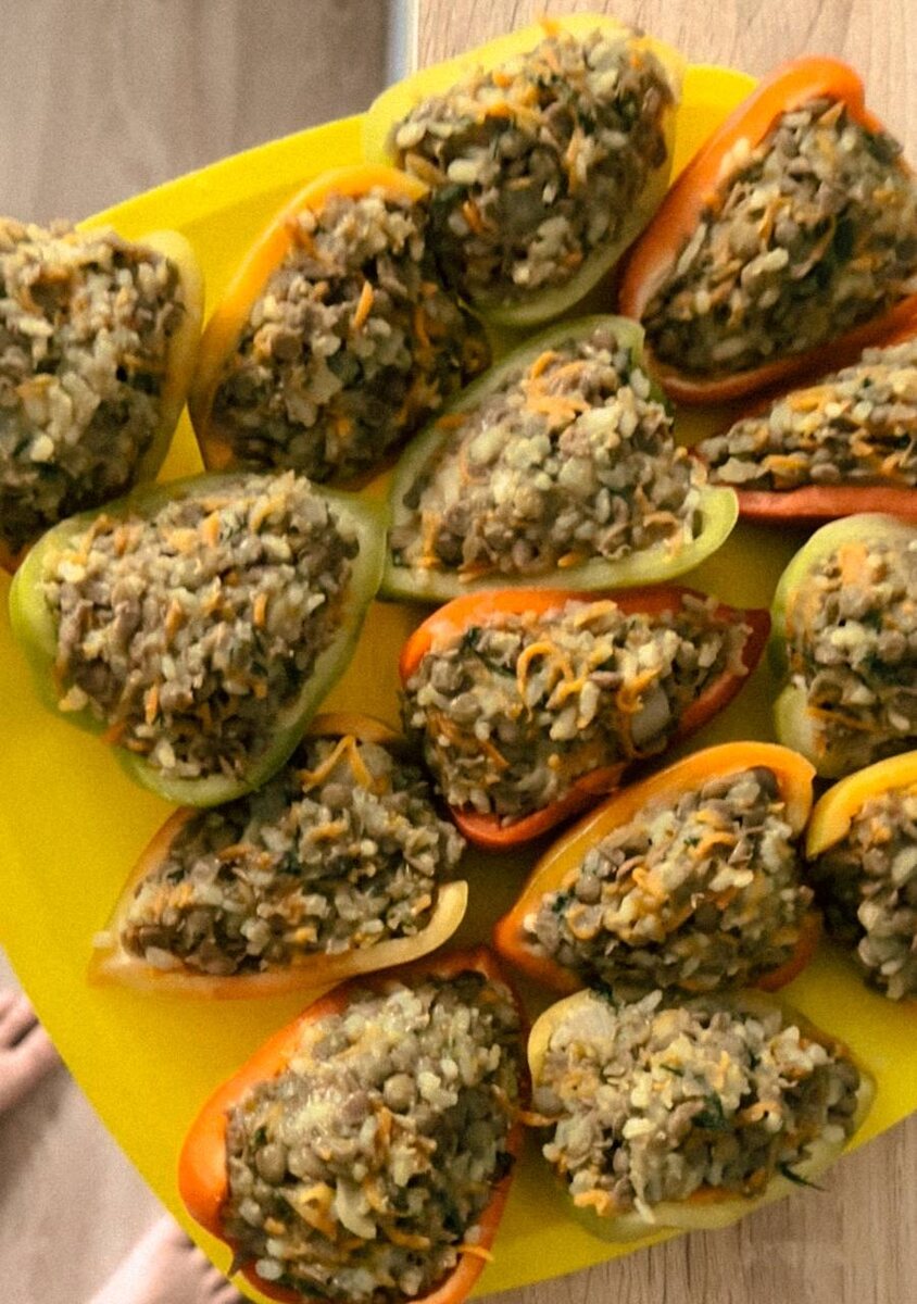 Фаршированные перцы с чечевицей