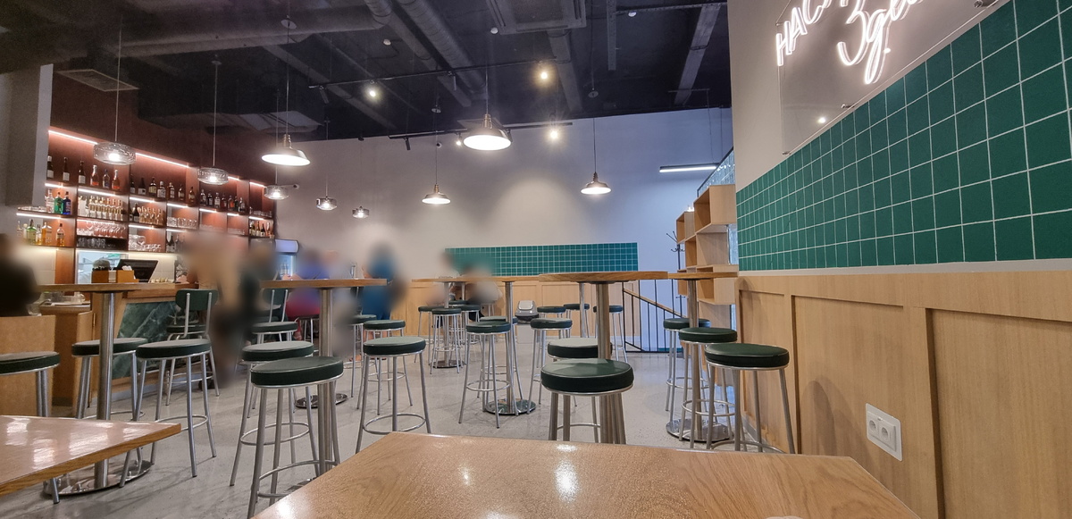 "Пей здесь", интерьер