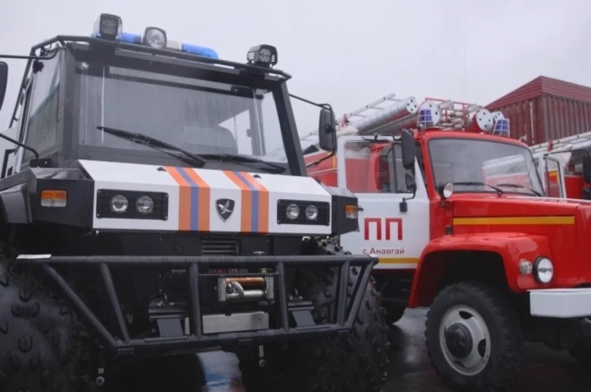    Глава Камчатки вручил ключи от трёх пожарных автомобилей