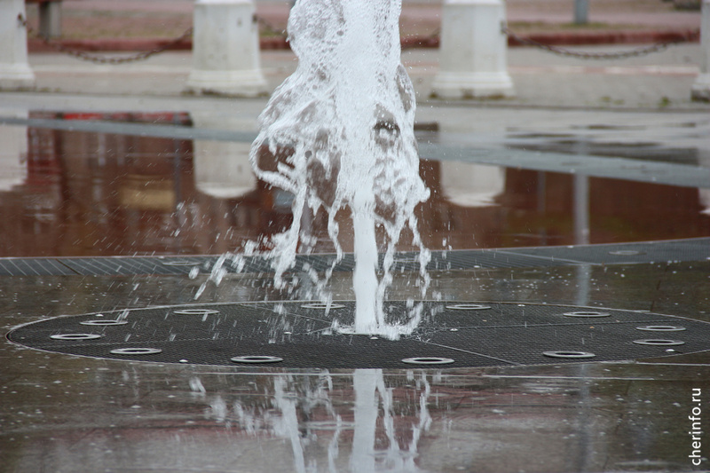    Фонтан с разноцветной подсветкой может стать изюминкой набережной и привлечет еще больше отдыхающих. Т