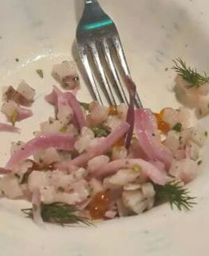 Салат из якутской нельмы. Фото автора.