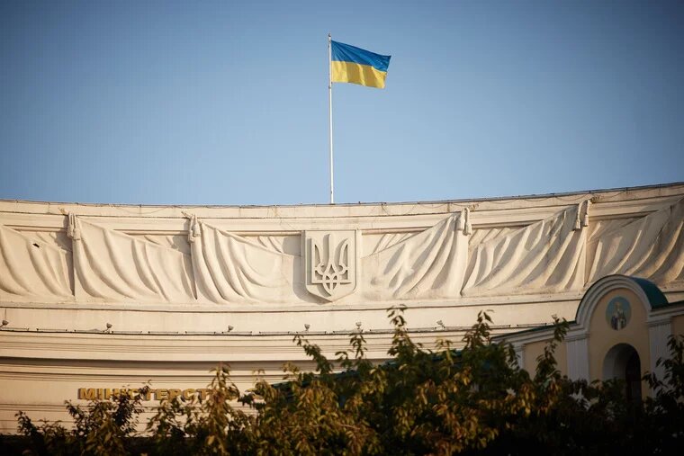 Туареги сфотографировались с флагом Украины после гибели «вагнеровцев» в Мали. Фото: Официальный сайт президента Украины