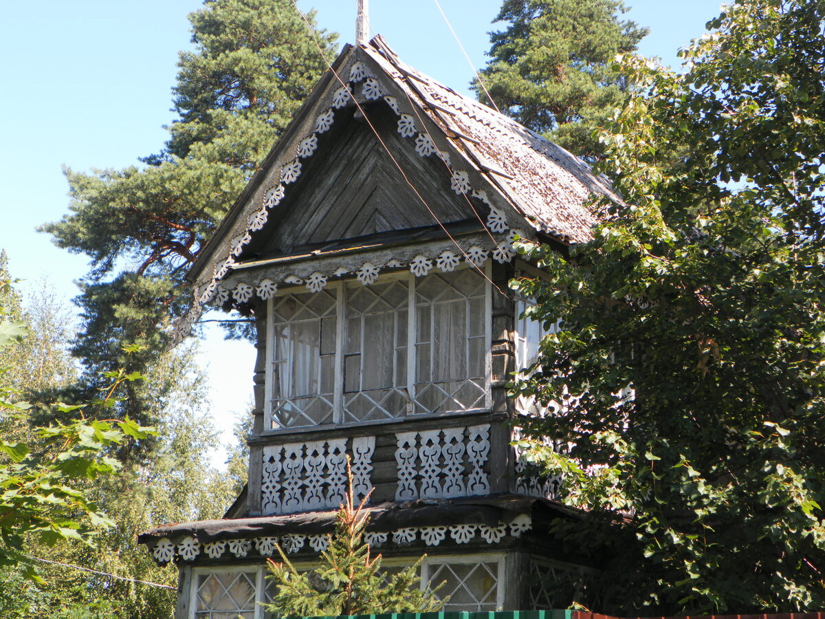 Старинный дом, посёлок разлив.