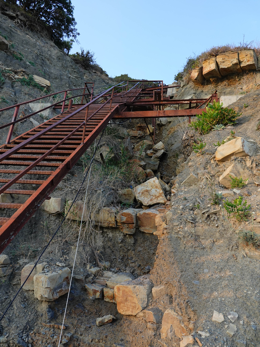 Лестница на пляж базы отдыха «Прибой»