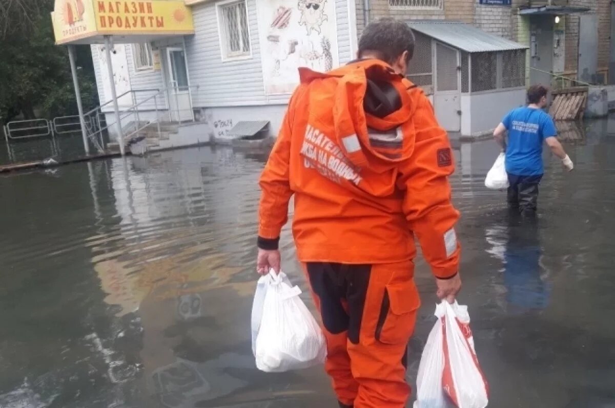   Пострадавших от потопа челябинцев начали снабжать продуктами и лекарствами