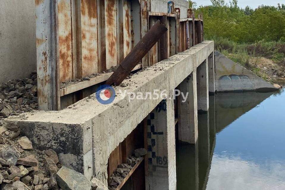    Из Оренбурга в Орск будут перевезены насосы, чтобы снизить риск подтопления поселка Рабочий и СНТ