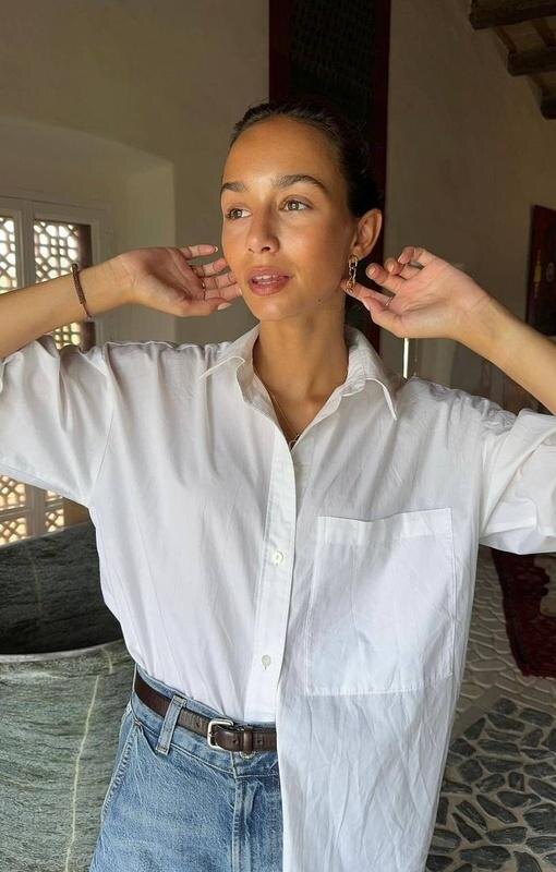 Минималистический макияж и простые укладки позволяют экономить время на повседневные сборы