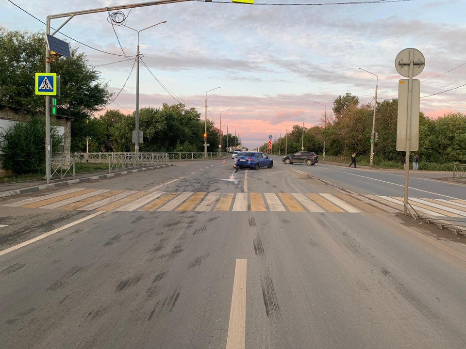  📷    Проскочить на красный не удалось. Под Оренбургом столкнулись «Гранта» и «Шкода» Кристина Просвиркина