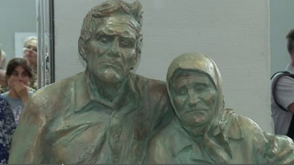    В Курске открылась юбилейная выставка скульптора Николая Криволапова