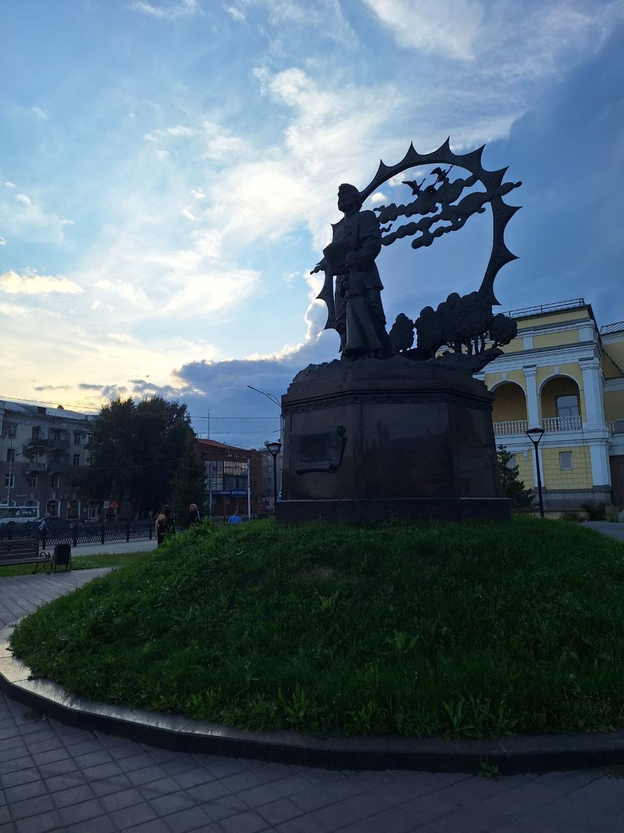 Ещё вроде ясно, но, очевидно, что туча надвигается