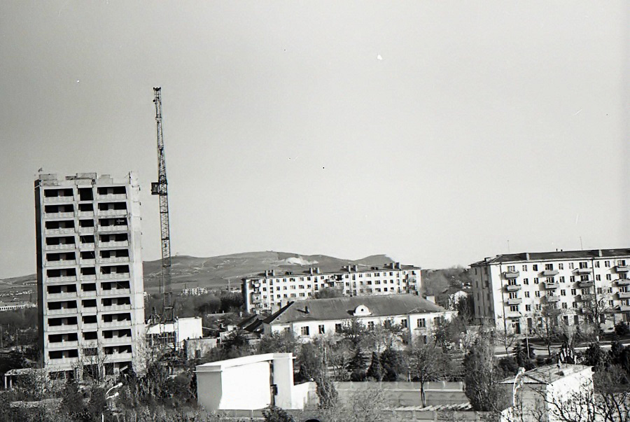 Строительство высотного здания по ул. Горького. При устройстве котлована под фундамент этого дома обнаружили «Склеп Геракла».