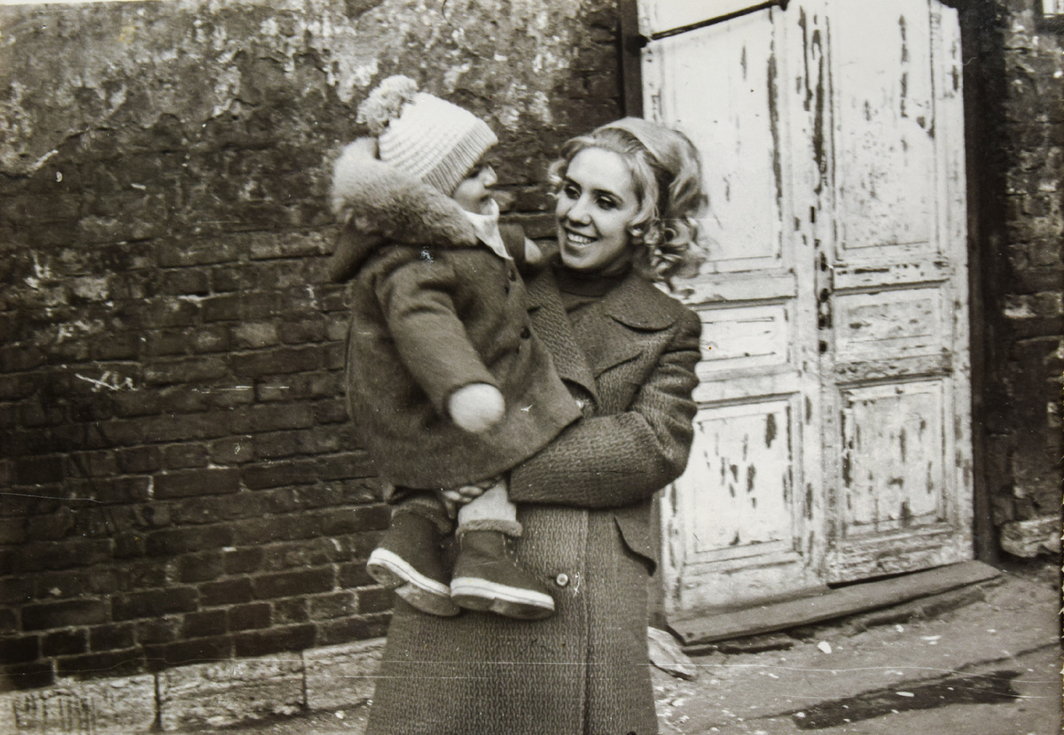 Цюкевич Людмила Викторовна с дочкой Инной. 1970 год. г. Ленинград, набережная реки Фонтанки, дом 150