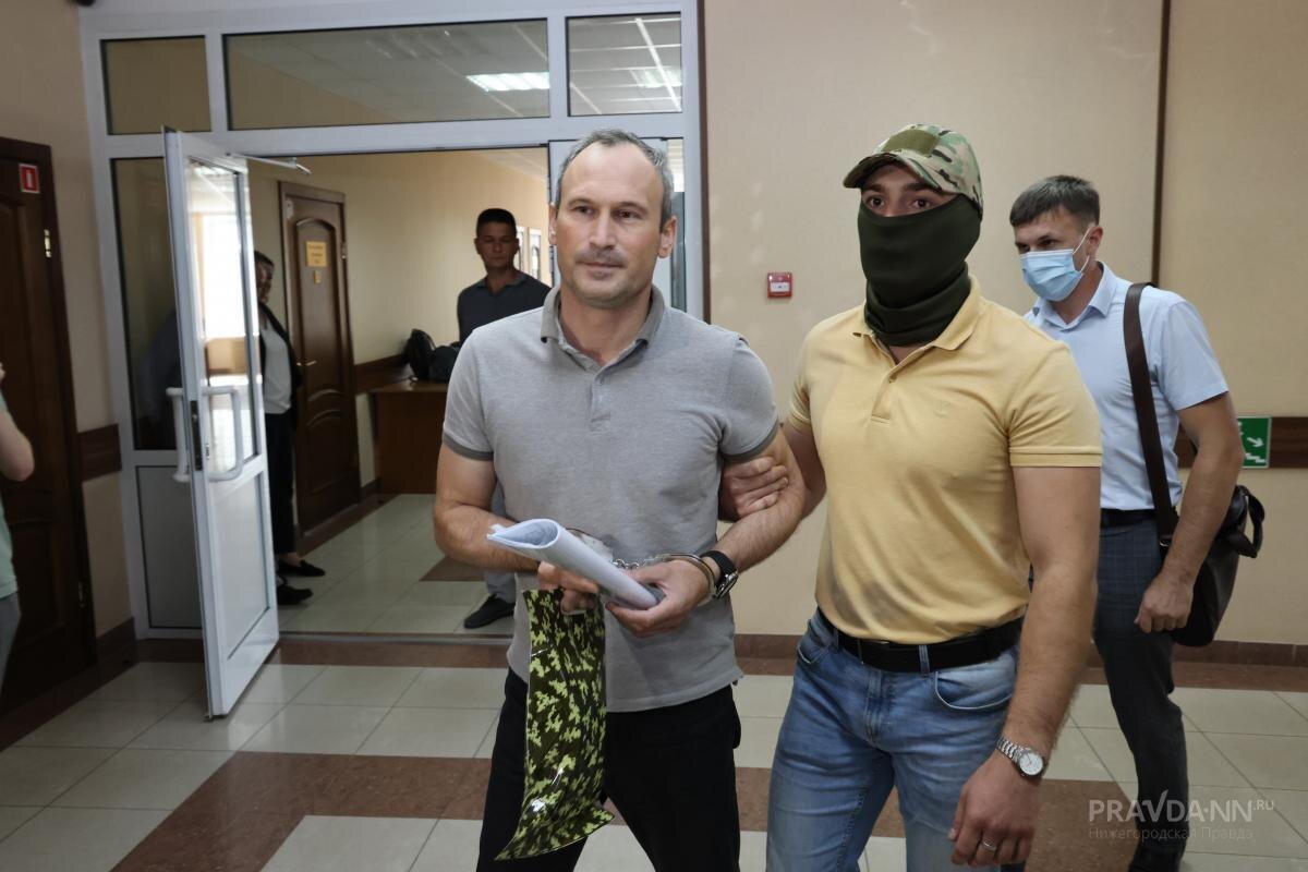    Илью Халтурина доставили в суд в наручниках, но сам он считает, что никаких преступлений не совершал