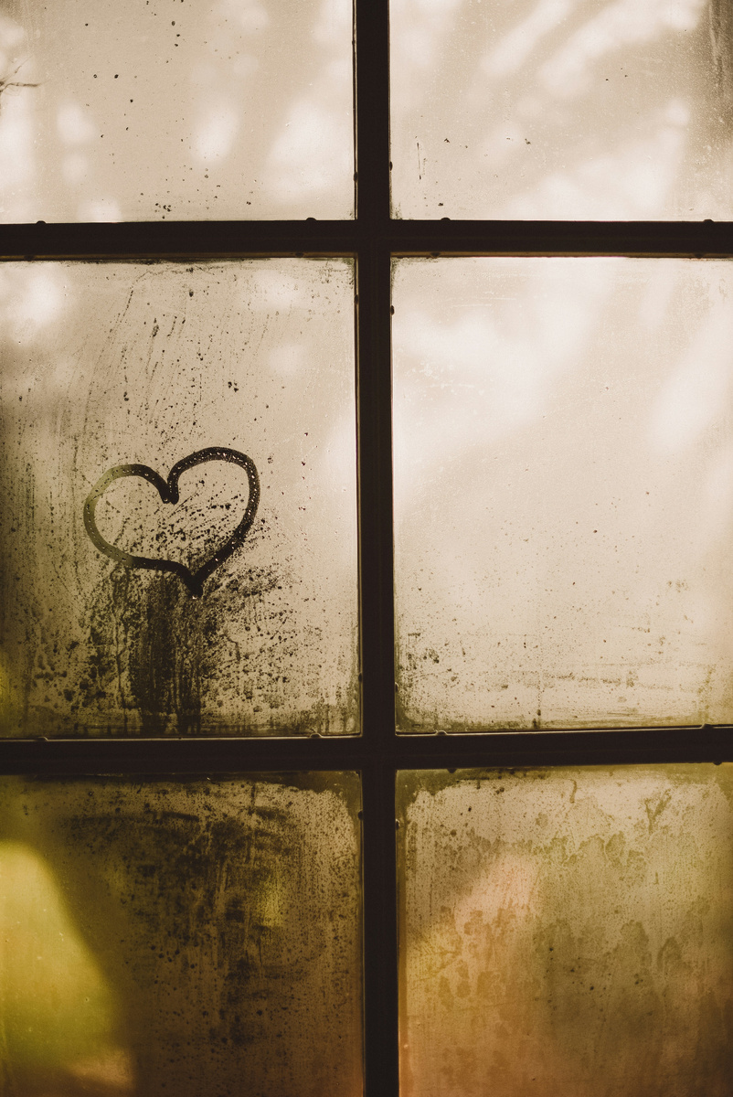 Foggy windows heart / Gaelle Marcel