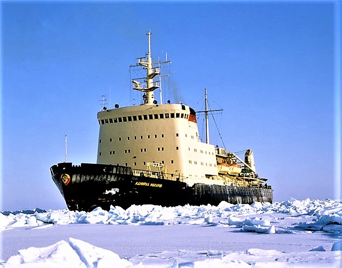 1. Ледокол "Адмирал Макаров" во льдах Арктики