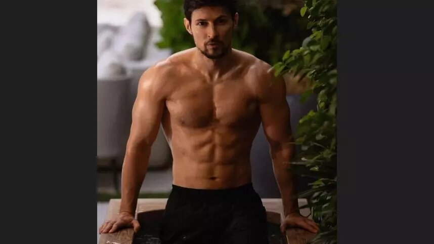 Недавно основатель Telegram опубликовал в соцсетях свое фото с голым торсом. Автор: Павел Дуров, источник: соцсети