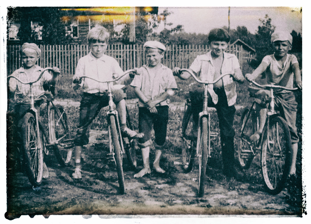 Деревенские байкеры :)