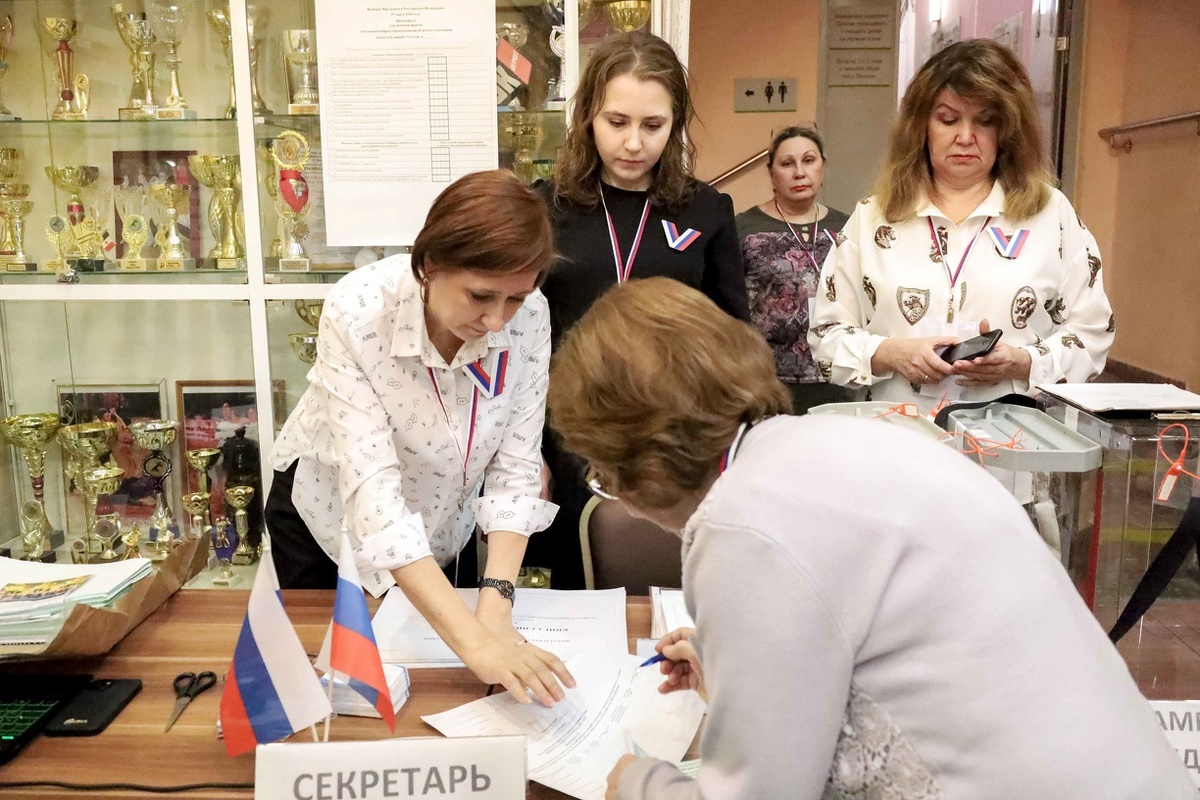 Этап регистрации кандидатов на пост губернатора продолжается.  Фото: ФедералПресс / Елена Майорова