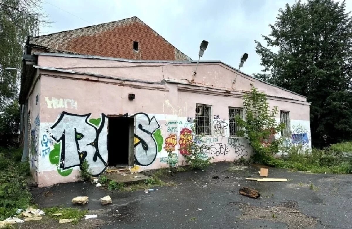    Ярославцы просят закрыть доступ к зданию больницы