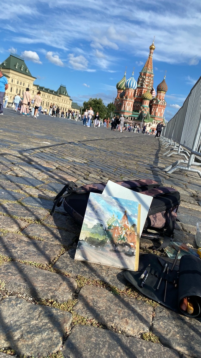 Расположился возле Мавзолея