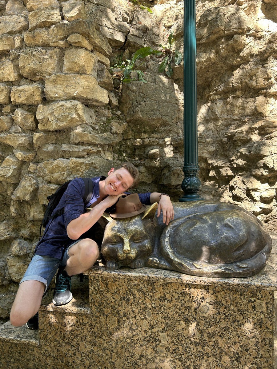 В городе много милых скульптур