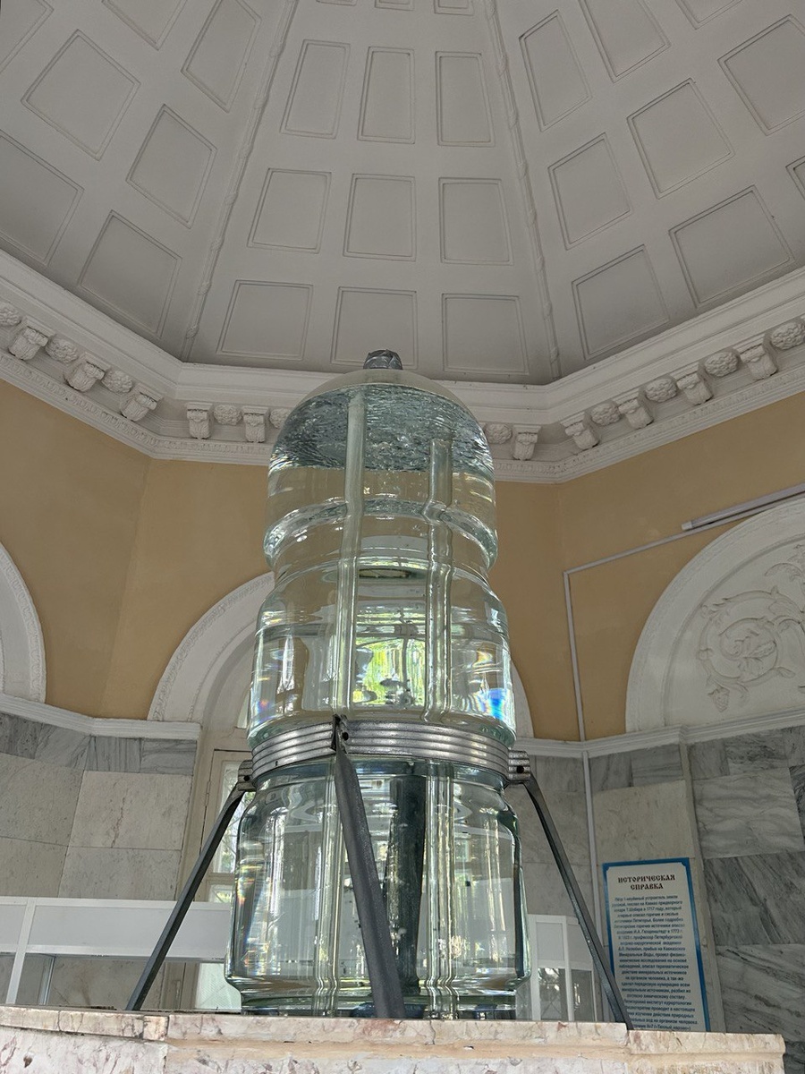 Хоть водица и не такая вкусная, зато сам источник выглядит футуристичненько